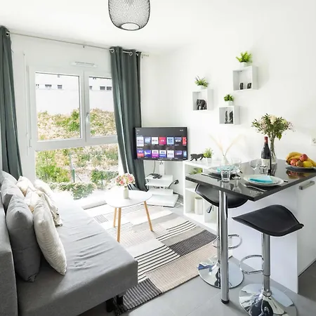 Apartment Am3office With Contactless Check-in Near *